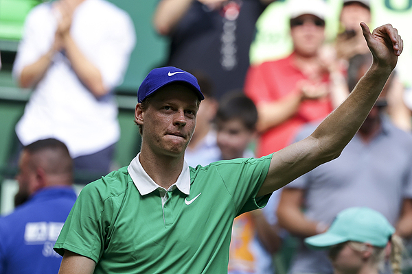 车优配 辛纳自去年8月以来首负阿尔卡拉斯之外的选手，法网决赛后遗症成失利主因？