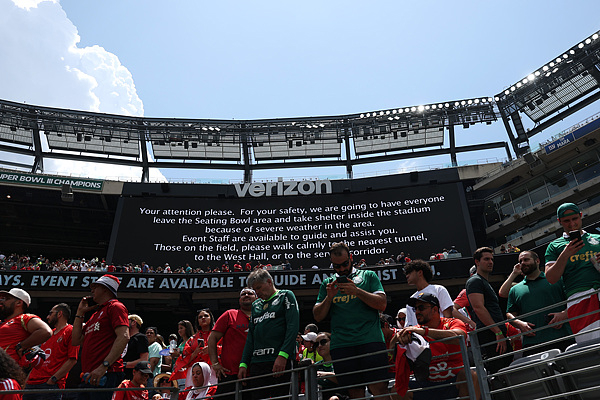 优配良品 世俱杯｜极端天气打乱赛程，高温令球员苦不堪言，明年世界杯恐怕也不太平